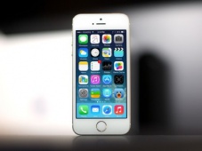 Сколько часов нужно работать, чтобы купить Apple iPhone 5S